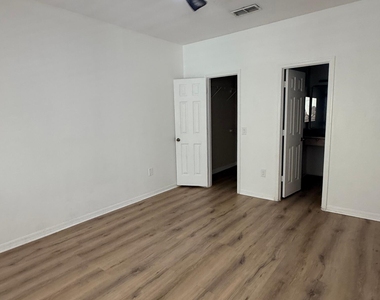 7800 Point Meadows Drive - Photo Thumbnail 15