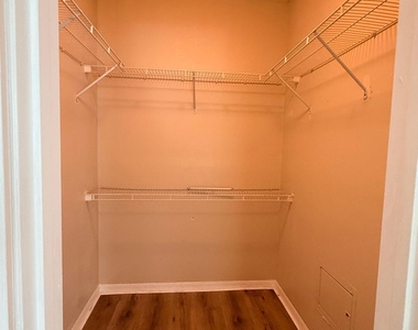 7800 Point Meadows Drive - Photo Thumbnail 16