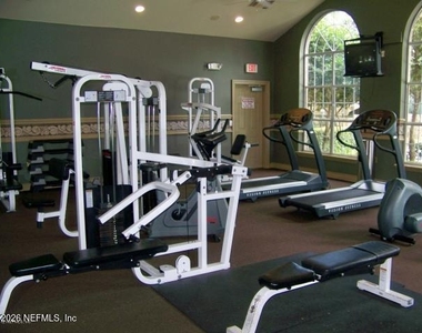 7800 Point Meadows Drive - Photo Thumbnail 7
