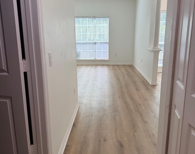 7800 Point Meadows Drive - Photo Thumbnail 41