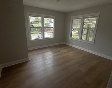 1645 W 12th Street - Photo Thumbnail 4
