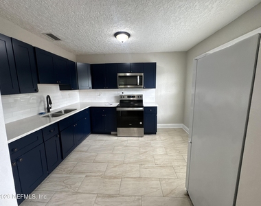 1645 W 12th Street - Photo Thumbnail 2