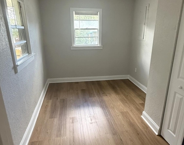 1645 W 12th Street - Photo Thumbnail 3