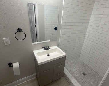1645 W 12th Street - Photo Thumbnail 6