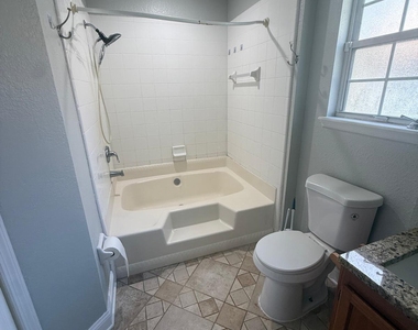 7945 Macinnes Dr Drive - Photo Thumbnail 9