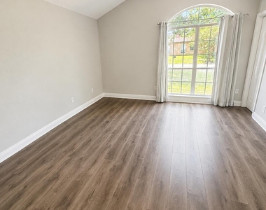 7945 Macinnes Dr Drive - Photo Thumbnail 8