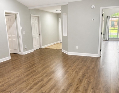 7945 Macinnes Dr Drive - Photo Thumbnail 1