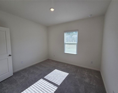 73 Rowlett Place - Photo Thumbnail 9