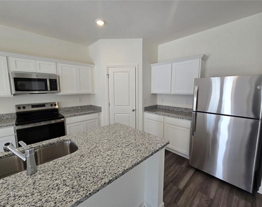 73 Rowlett Place - Photo Thumbnail 4