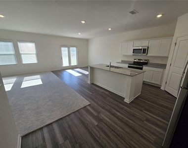 73 Rowlett Place - Photo Thumbnail 3