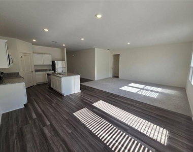 73 Rowlett Place - Photo Thumbnail 6