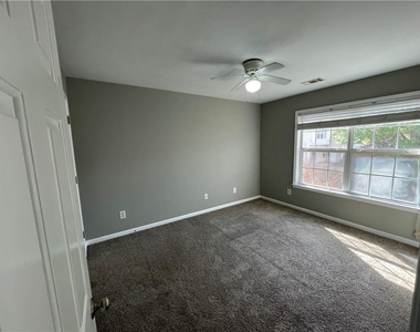 980 Prestwyck Court - Photo Thumbnail 16