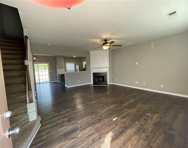 980 Prestwyck Court - Photo Thumbnail 3