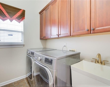 529 Olympic Way - Photo Thumbnail 9