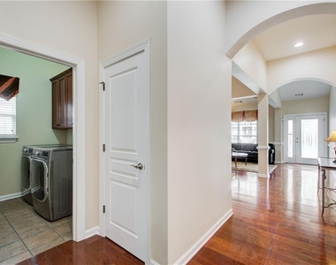 529 Olympic Way - Photo Thumbnail 8