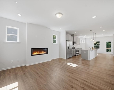 1670 Eagle Drive - Photo Thumbnail 3