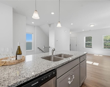 1670 Eagle Drive - Photo Thumbnail 16