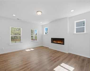 1670 Eagle Drive - Photo Thumbnail 5