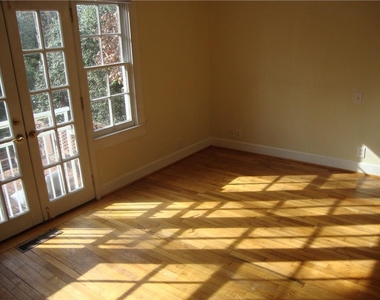3644 Kingsboro Road Ne - Photo Thumbnail 2