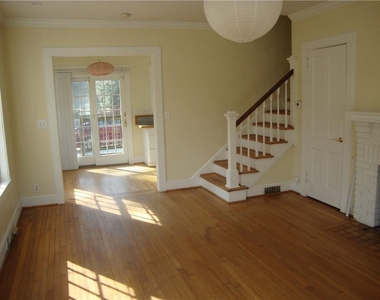 3644 Kingsboro Road Ne - Photo Thumbnail 1