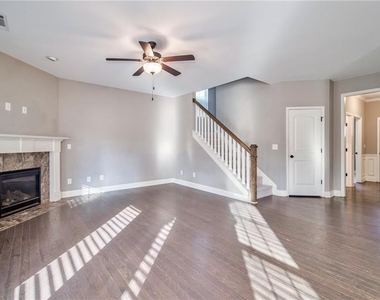 4914 Whisper Creek Court - Photo Thumbnail 8