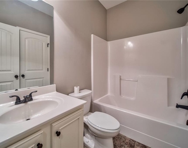 4914 Whisper Creek Court - Photo Thumbnail 5