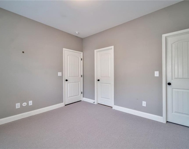4914 Whisper Creek Court - Photo Thumbnail 4