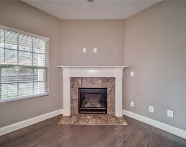 4914 Whisper Creek Court - Photo Thumbnail 7
