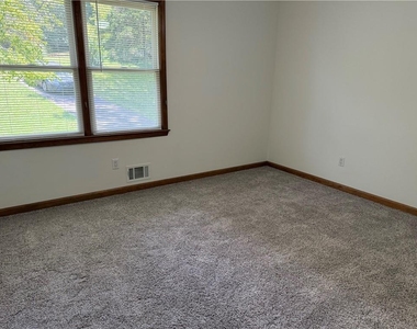 412 Hickory Walk - Photo Thumbnail 15