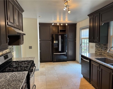 412 Hickory Walk - Photo Thumbnail 3
