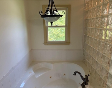 412 Hickory Walk - Photo Thumbnail 12