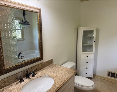 412 Hickory Walk - Photo Thumbnail 11