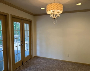 412 Hickory Walk - Photo Thumbnail 7