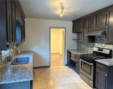 412 Hickory Walk - Photo Thumbnail 4