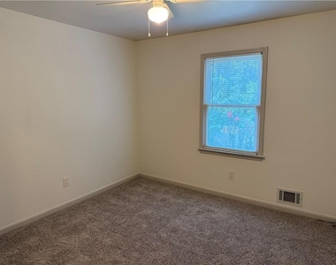 412 Hickory Walk - Photo Thumbnail 16