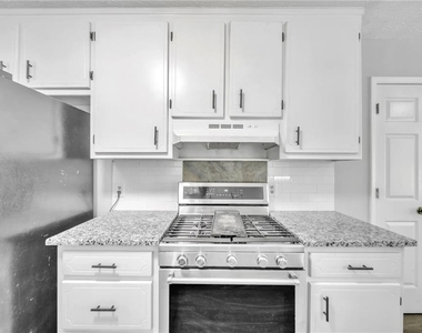 608 Wood Ridge Drive - Photo Thumbnail 3