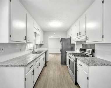 608 Wood Ridge Drive - Photo Thumbnail 2