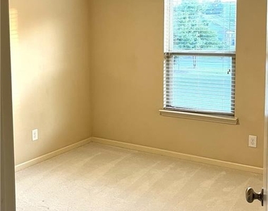 3689 Brockenhurst Drive - Photo Thumbnail 8