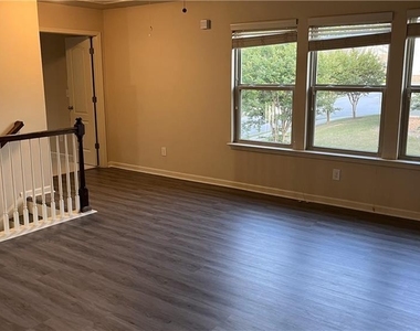 3689 Brockenhurst Drive - Photo Thumbnail 5