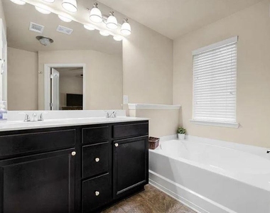 3689 Brockenhurst Drive - Photo Thumbnail 7