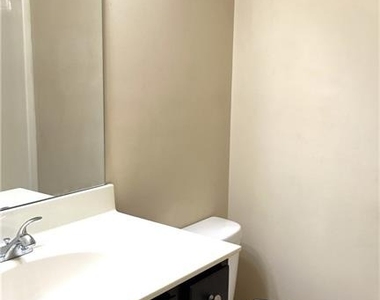 3689 Brockenhurst Drive - Photo Thumbnail 9