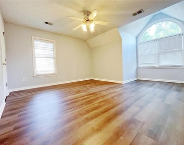 3060 Oak Meadow Drive - Photo Thumbnail 27