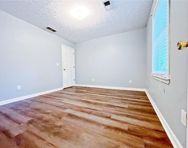 3060 Oak Meadow Drive - Photo Thumbnail 24