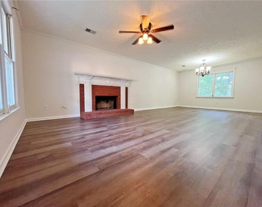 3060 Oak Meadow Drive - Photo Thumbnail 4