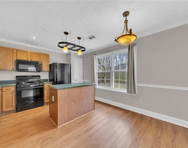 225 Osmanthus Way - Photo Thumbnail 3
