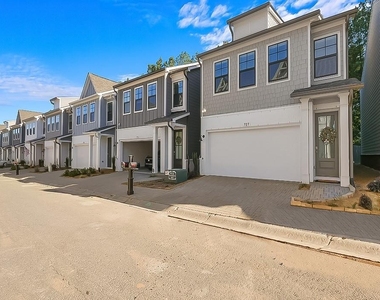727 Stickley Oak Way - Photo Thumbnail 3