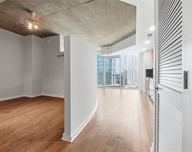 3324 Peachtree Road Ne - Photo Thumbnail 4