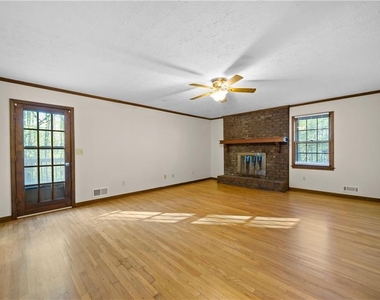 1131 Lafayette Drive Sw - Photo Thumbnail 6