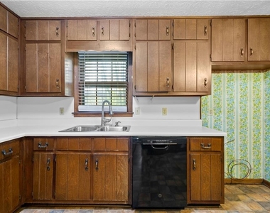 1131 Lafayette Drive Sw - Photo Thumbnail 2