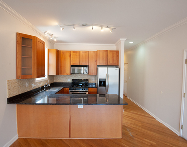2427 W Augusta Boulevard - Photo Thumbnail 7